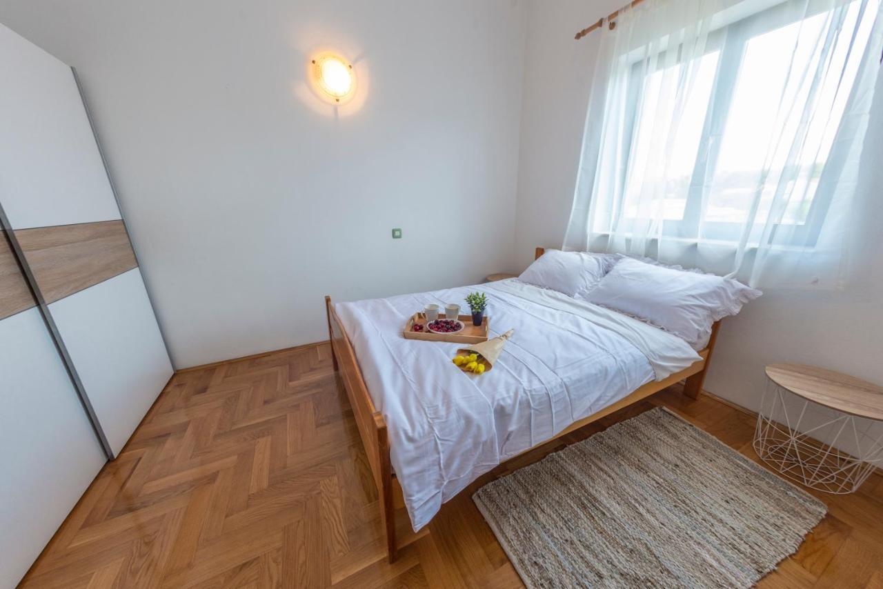 Apartments Krivicic Green โปแมร์ ภายนอก รูปภาพ